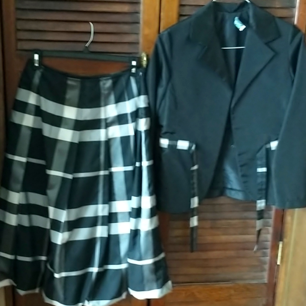 2 piece tafetta style material dressy suit